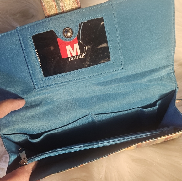 MUNDI Watercolor Wristlet - Picture 6 of 6